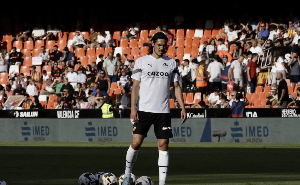 Cavani, en el calentamiento del partido contra el Celta. 