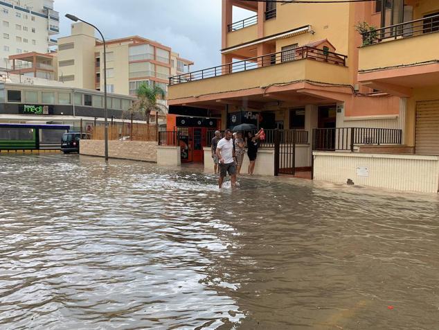 Lluvia en la playa de Tavernes de la Valldigna.