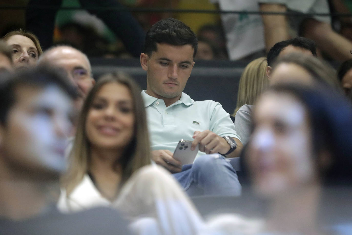 Fotos: Jugadores del Valencia y del Levante arropan a Alcaraz