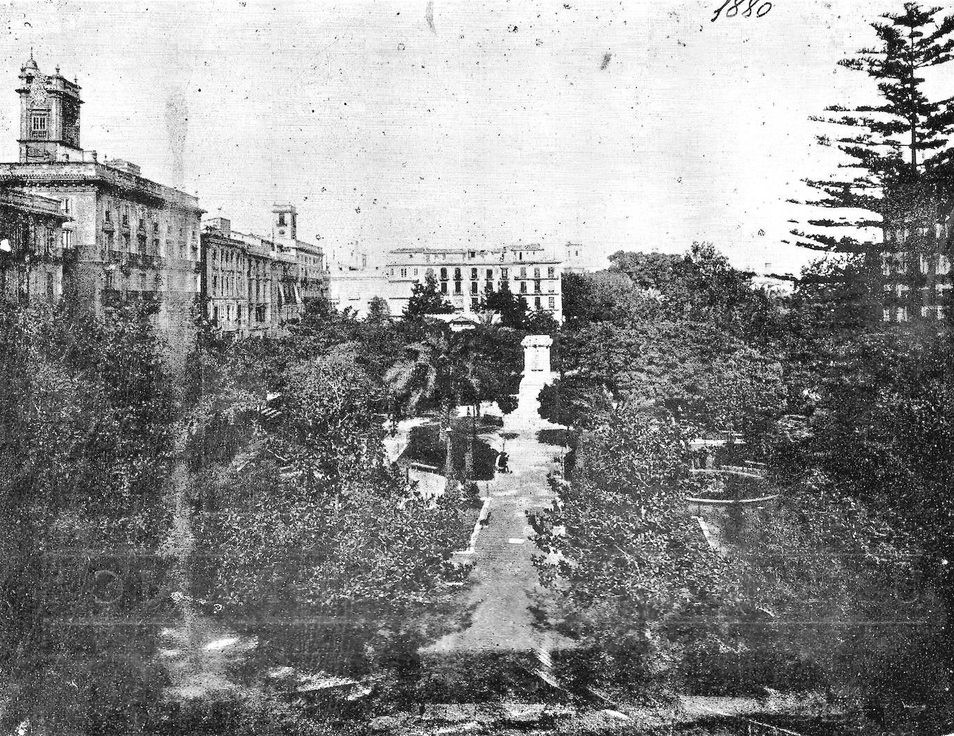 El Parterre, en 1880. Contaba con el pedestal, pero no con la estatua de don Jaime, que estaba por llegar.