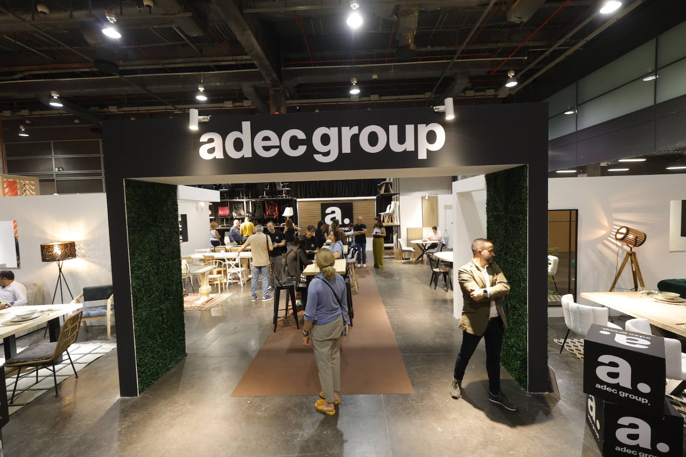 Valencia acoge una edición de récord con profesionales del mueble, iluminación y decoración. En Feria Valencia se dan cita hasta el 23 de septiembre un total 603 empresas y marcas expositoras.