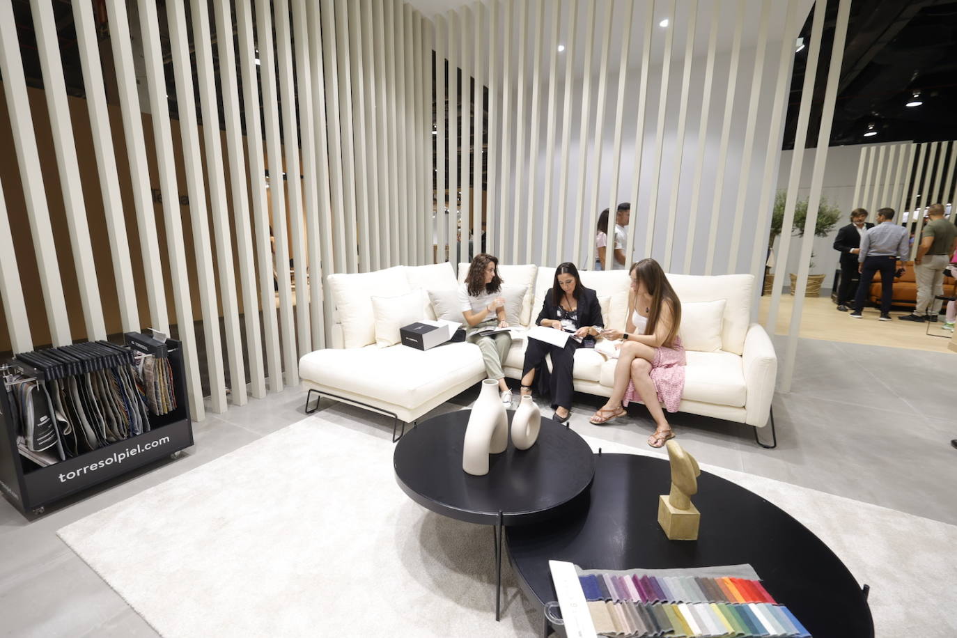 Valencia acoge una edición de récord con profesionales del mueble, iluminación y decoración. En Feria Valencia se dan cita hasta el 23 de septiembre un total 603 empresas y marcas expositoras.