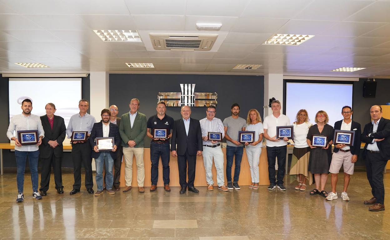 Representantes de las empresas premiadas tras la entrega de los galardones. 