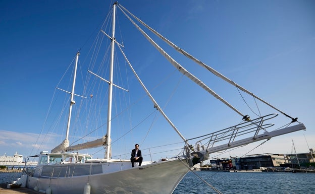 Imagen principal - Casa barco en La Marina de Valencia | Mi casa es un barco: vivir fondeado en La Marina