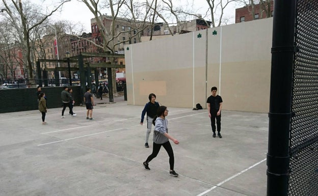 Imagen principal - Canchas de one wall que se pueden encontrar paseando por Nueva York. LP