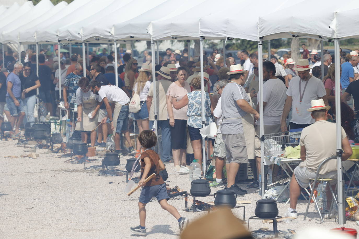 El concurso de allipebre de Catarroja cumple cincuenta años y bate récord con 150 familias o amigos participantes