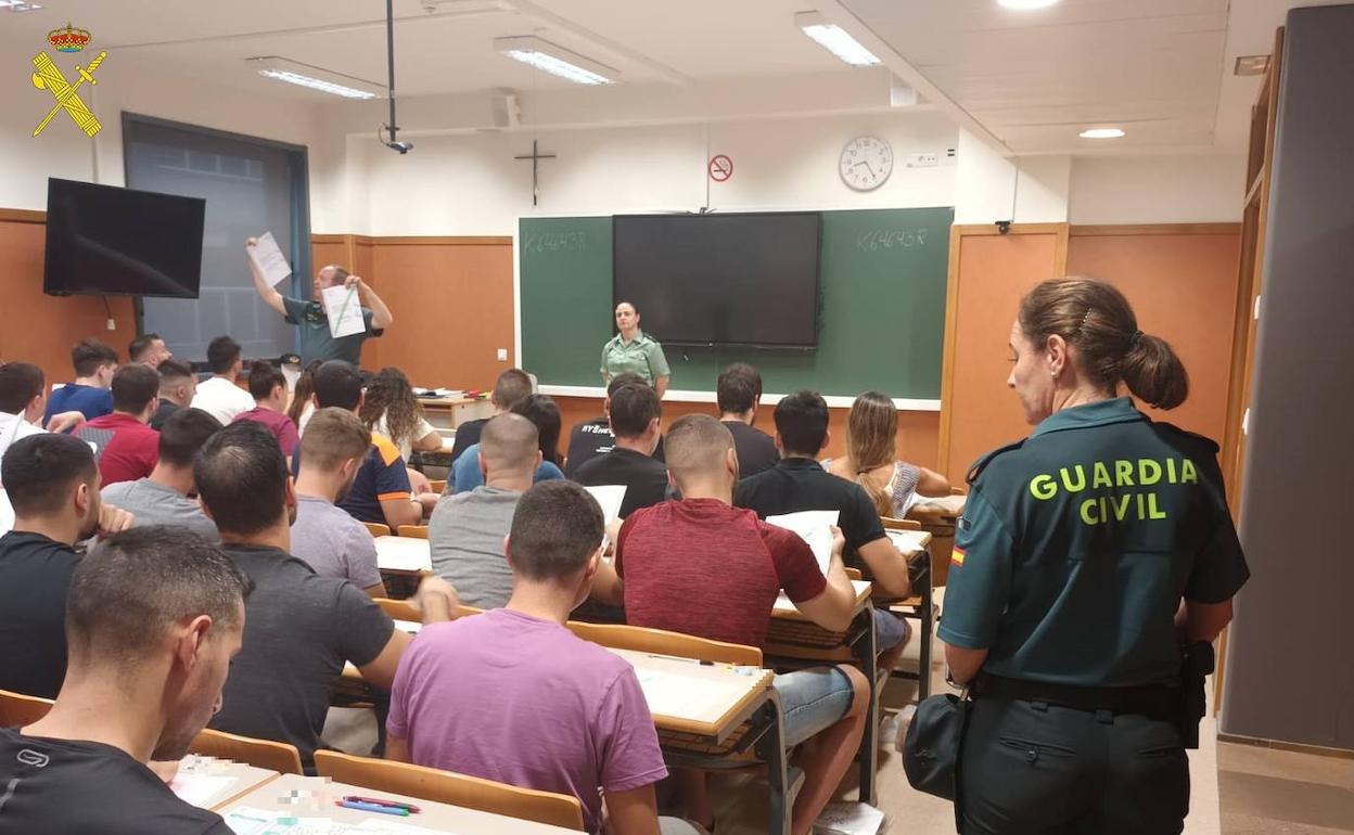 Un momento de la oposición a Guardia Civil. 