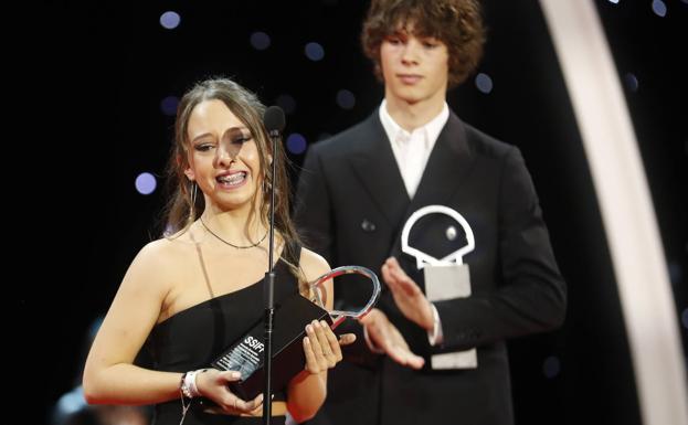 Los actores Carla Quílez y Paul Kircher, Concha de Plata a la mejor interpretación protagonista.