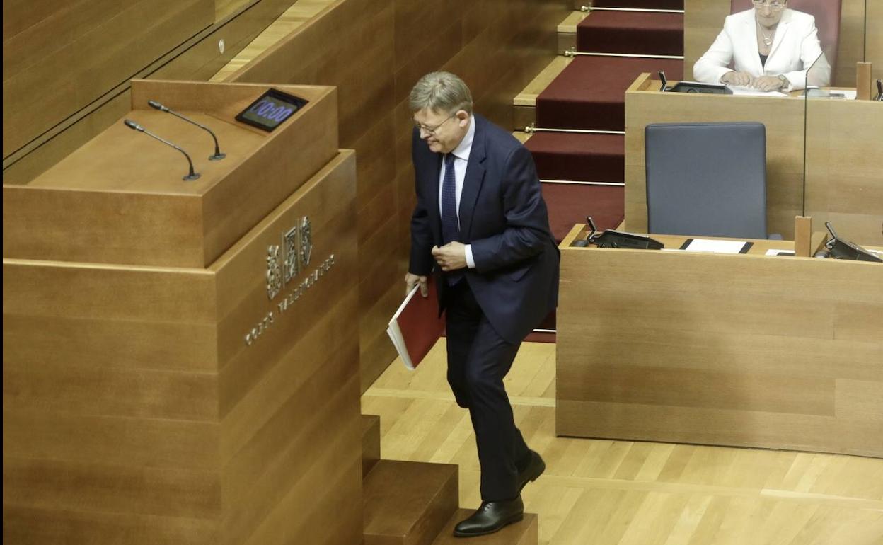 Puig, en su escaño de Les Corts, durante el debate 