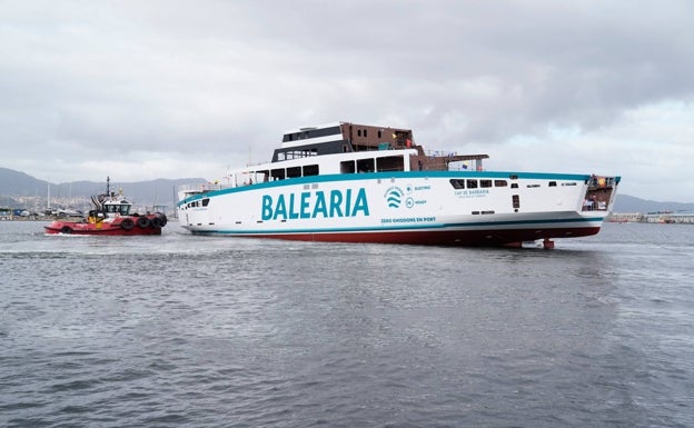 El 'Cap de Barbaria' tras ser botado en aguas de Vigo. 