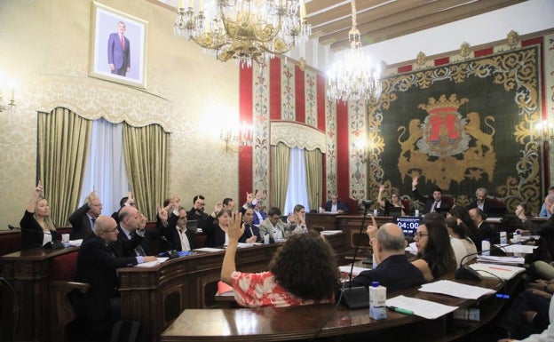 Imagen de una de las votaciones que se ha llevado a cabo esta mañana en el pleno municipal. 