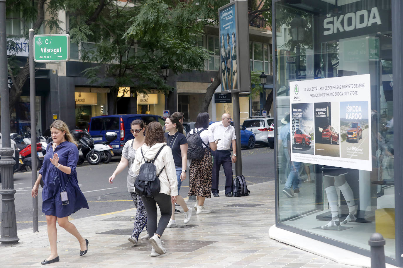 Fuga del lujo. La marcha de Loewe y Louis Vuitton apuntilla una zona lastrada por los alquileres disparados y la pérdida del atractivo de Valencia para las grandes marcas