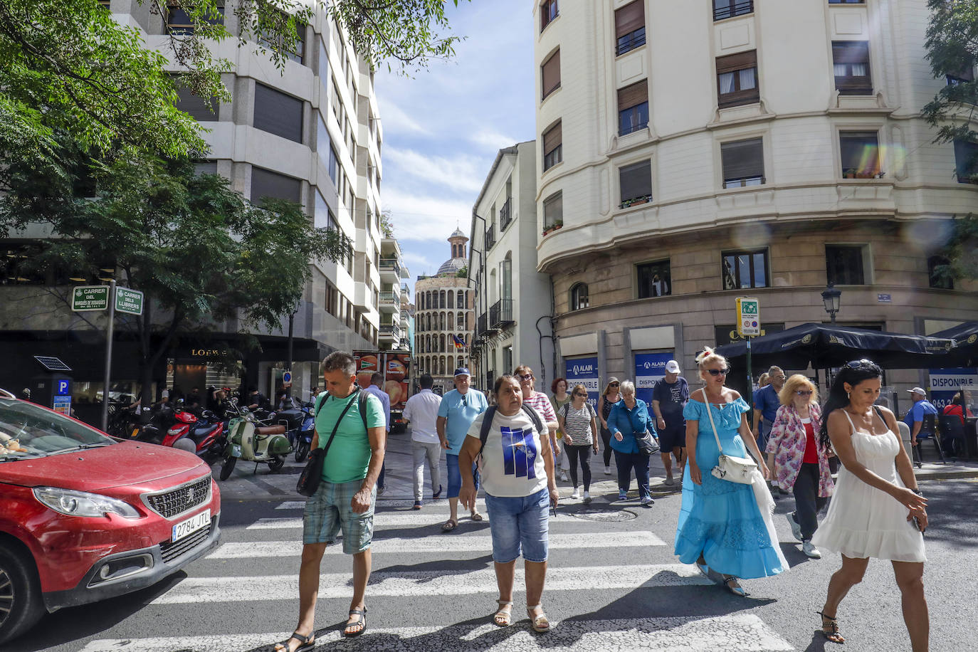 Fuga del lujo. La marcha de Loewe y Louis Vuitton apuntilla una zona lastrada por los alquileres disparados y la pérdida del atractivo de Valencia para las grandes marcas