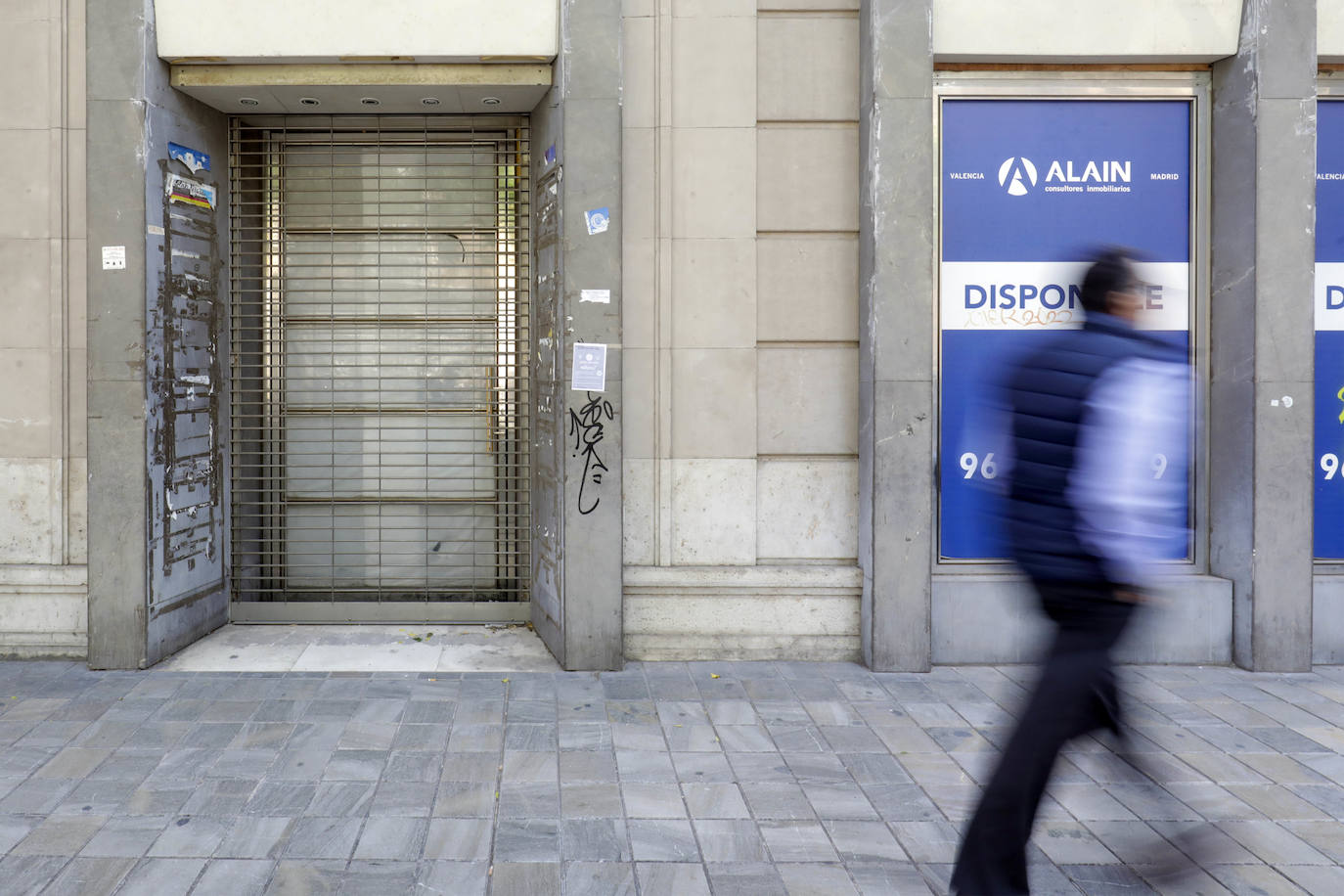 Fuga del lujo. La marcha de Loewe y Louis Vuitton apuntilla una zona lastrada por los alquileres disparados y la pérdida del atractivo de Valencia para las grandes marcas