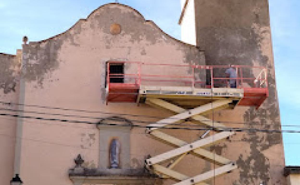 Actuaciones en la fachada de la iglesia de Otos. 