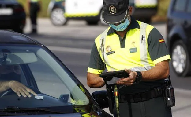 La DGT avisa a los conductores que deben devolver su carnet de conducir