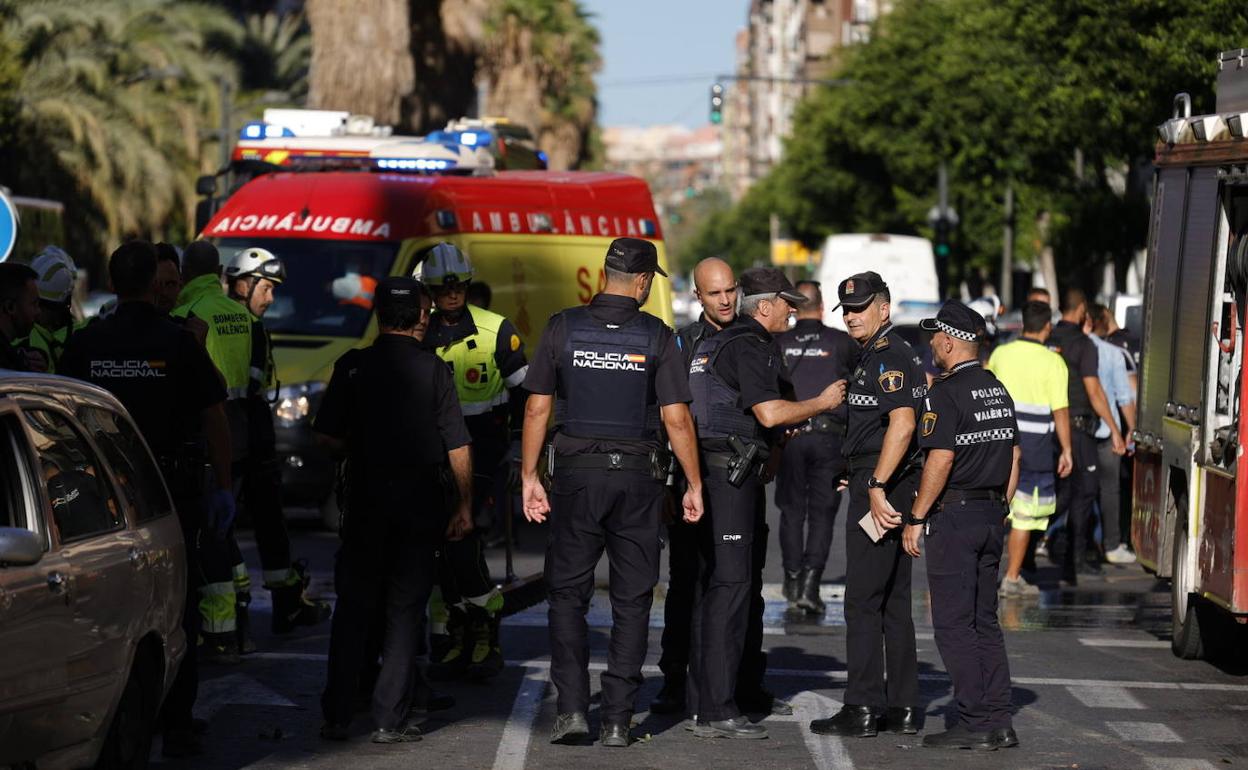 Agentes de Policía en el lugar del accidente.