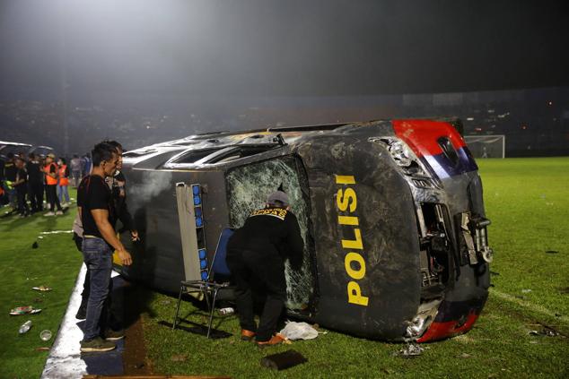 Fotos: Las imágenes de la tragedia en el fútbol de Indonesia