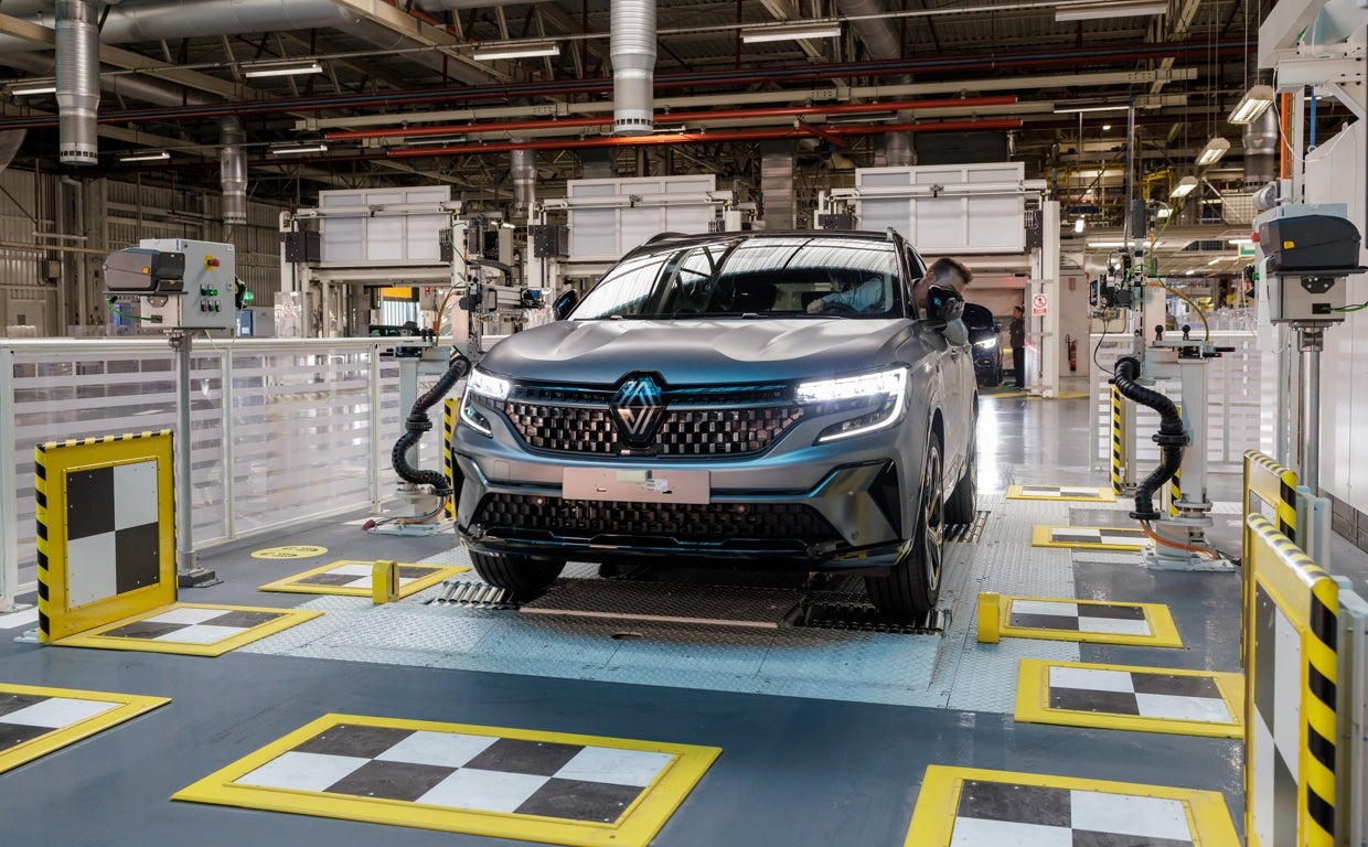 Un Renault Austral en el banco de calibración de ADAS