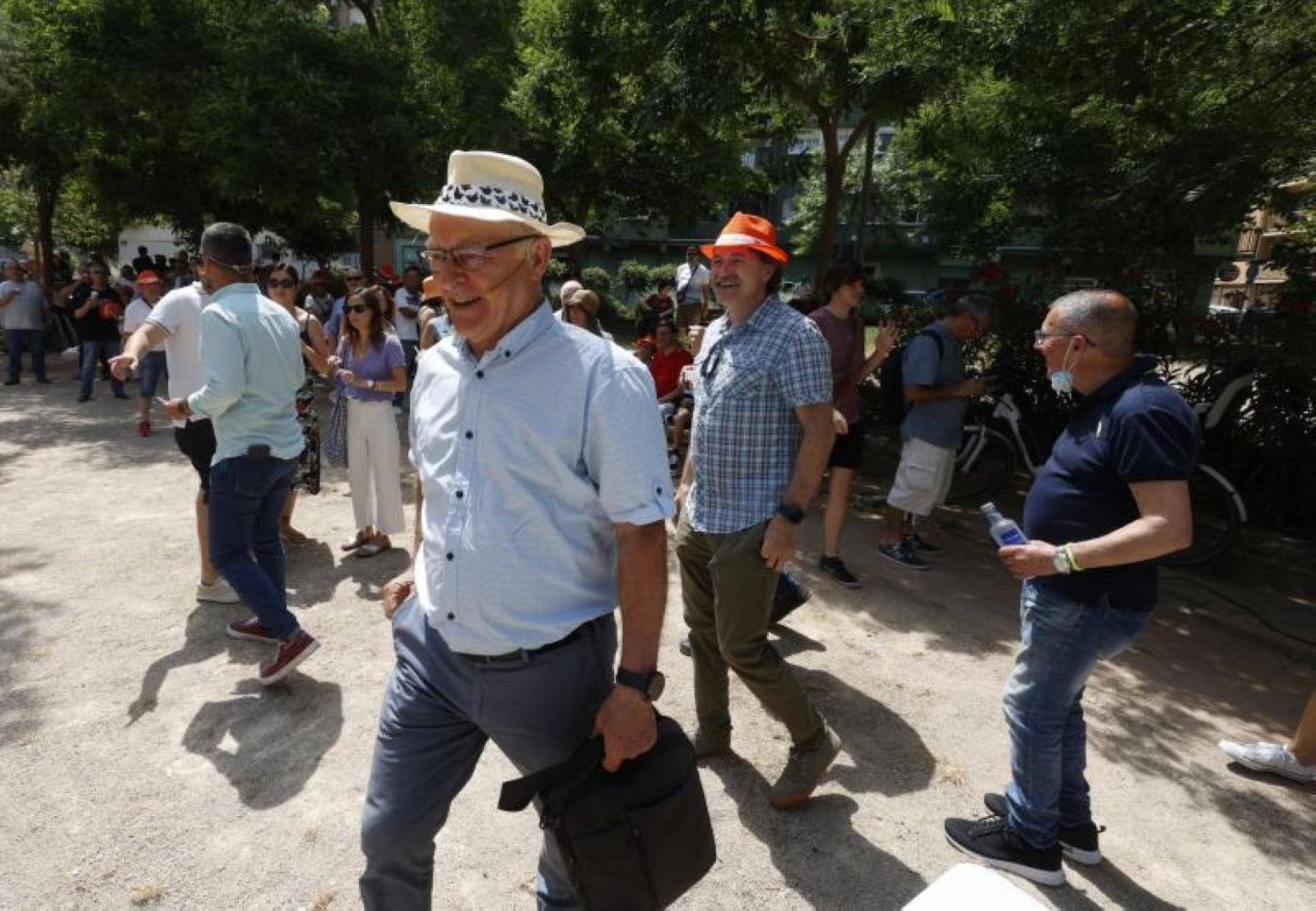 t Torrefiel. El alcalde de Valencia, Joan Ribó, en su visita al barrio de Torrefiel. jesús signes