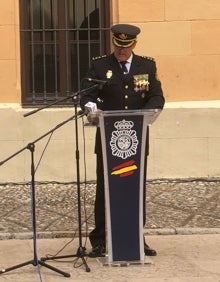 Imagen secundaria 2 - El comisario de Gandia destaca el papel de la mujer en el cuerpo y la lucha contra delitos económicos y la ciberdelincuencia