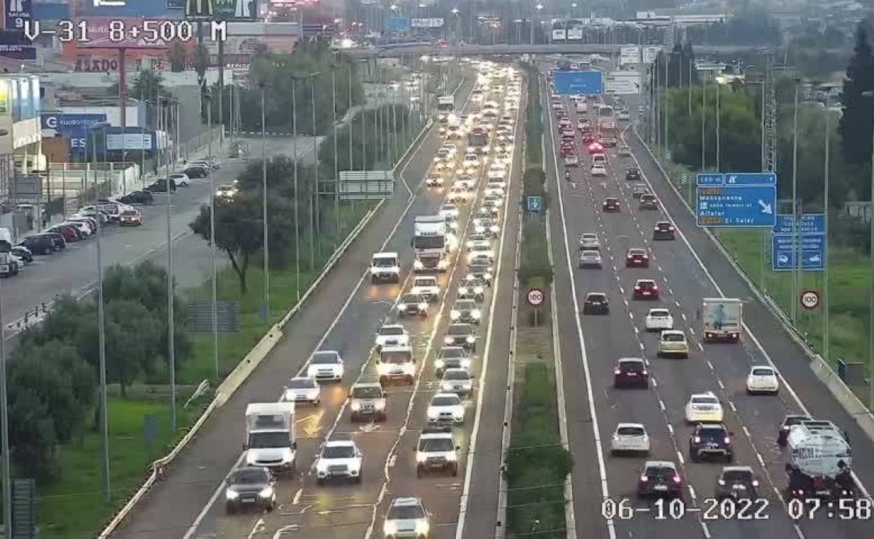 Tráfico en Valencia | Más de 10 kilómetros de atascos en las entradas a Valencia