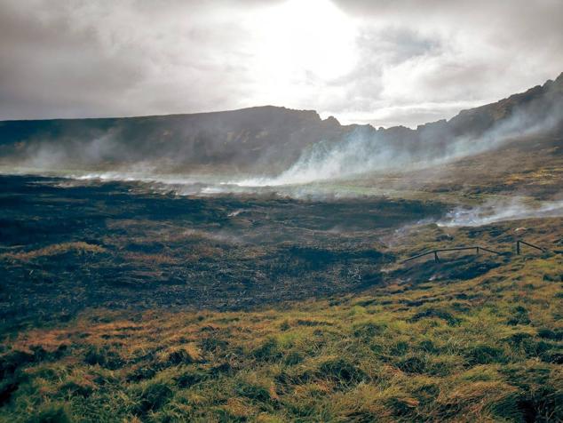 Fotos: Las llamas calcinan decenas de moái en Isla de Pascua