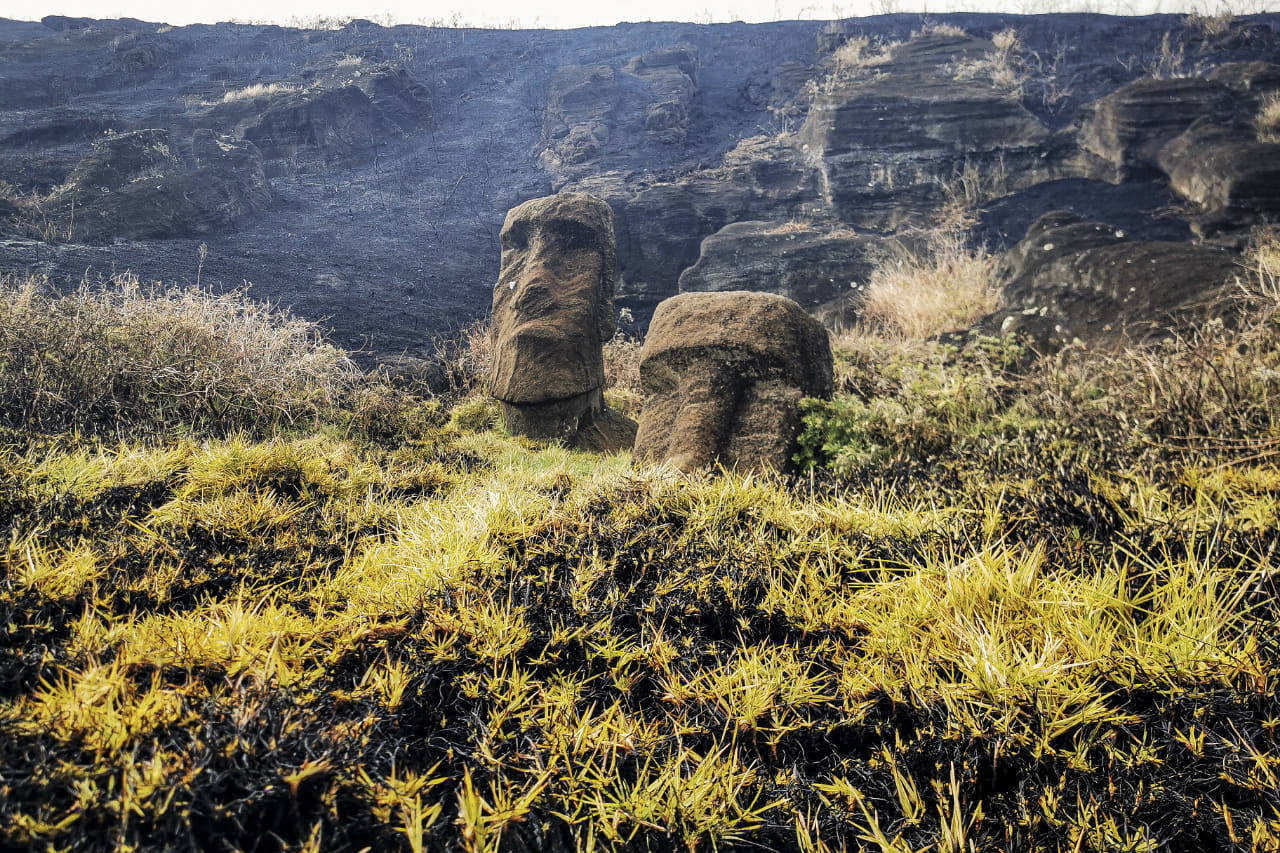 Fotos: Las llamas calcinan decenas de moái en Isla de Pascua