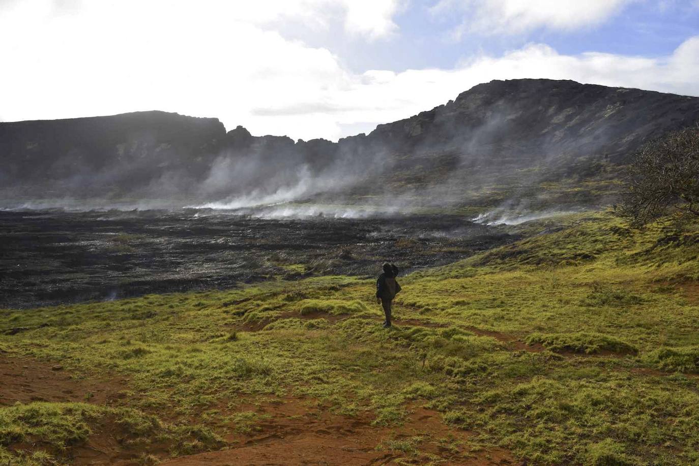 Fotos: Las llamas calcinan decenas de moái en Isla de Pascua