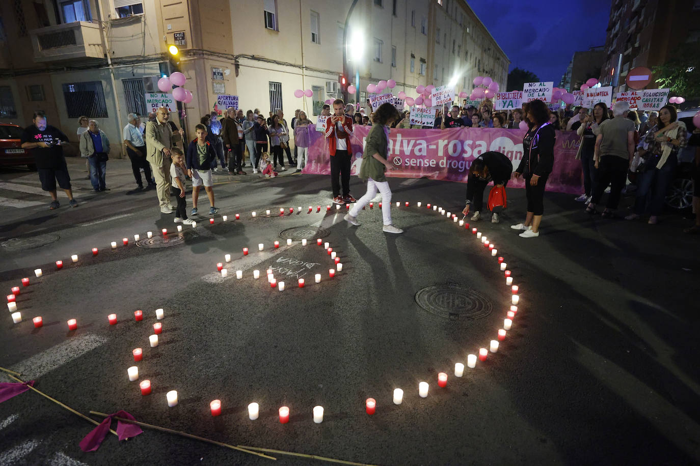 Fotos: Manifestación en La Malvarrosa contra la degradación del barrio