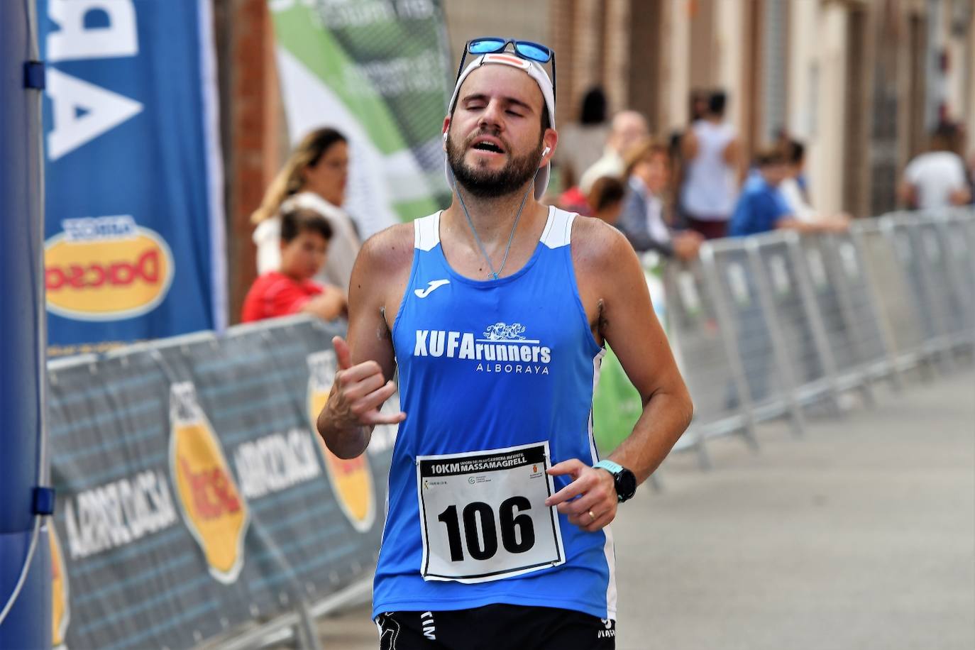 Los corredores en la 10K de Massamagrell.