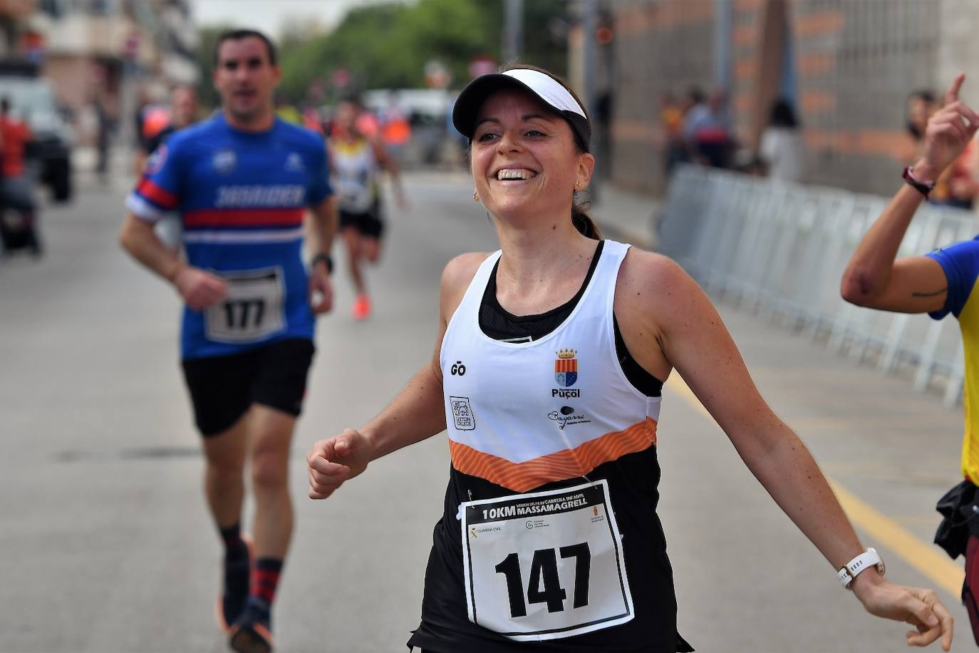 Los corredores en la 10K de Massamagrell.