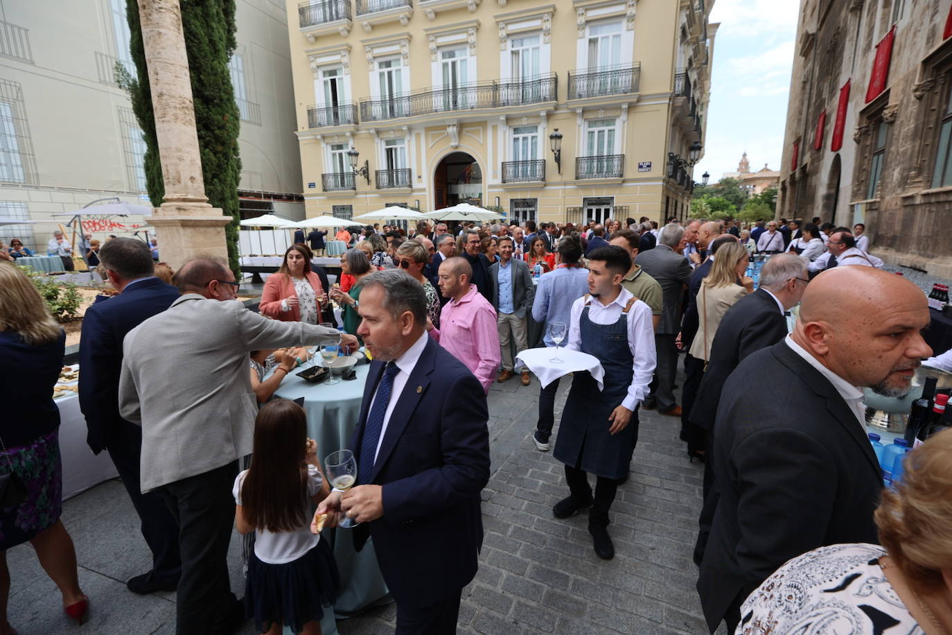 Los invitados pertenecen a diferentes ámbitos de la sociedad valenciana. 