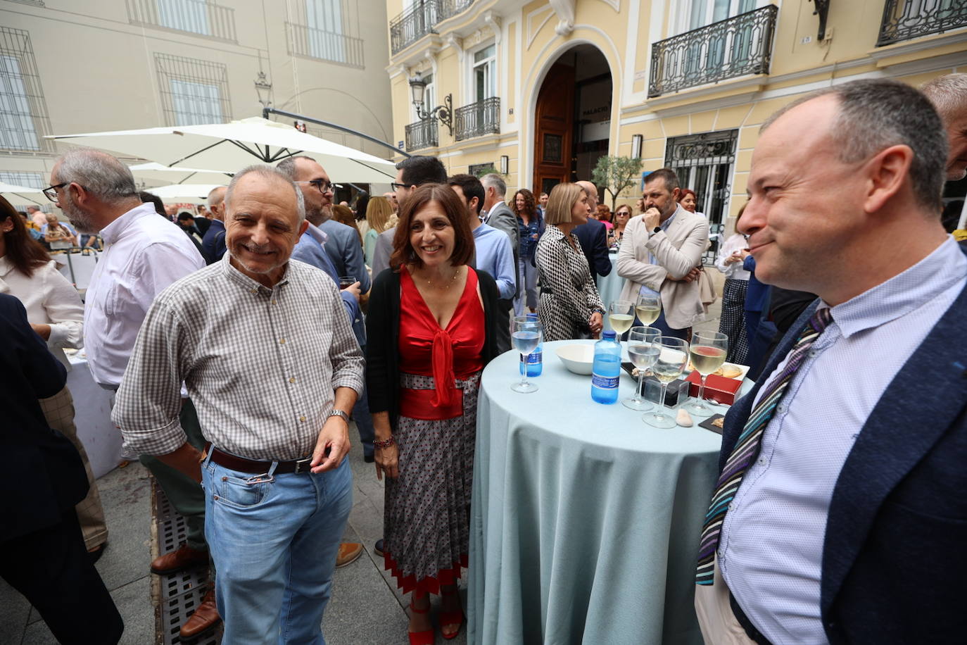 Los invitados pertenecen a diferentes ámbitos de la sociedad valenciana. 