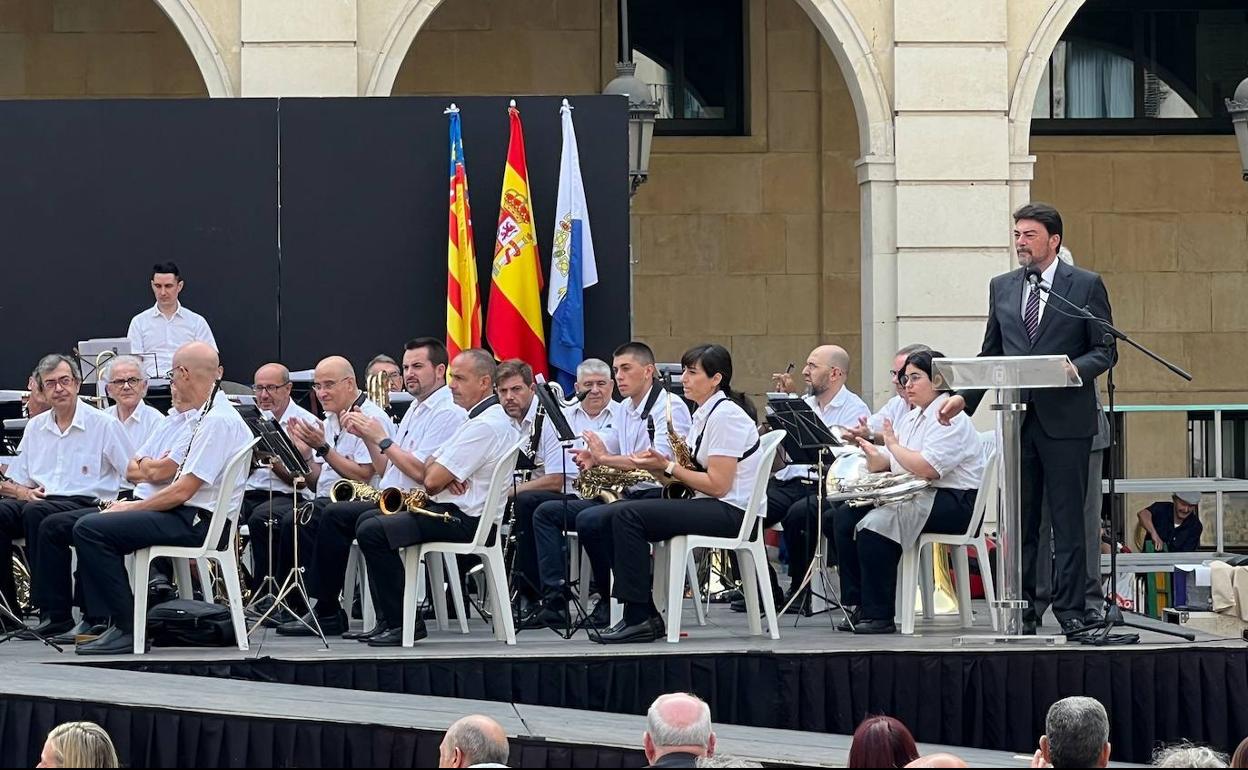 Acto del 9 d'Octubre en Alicante.