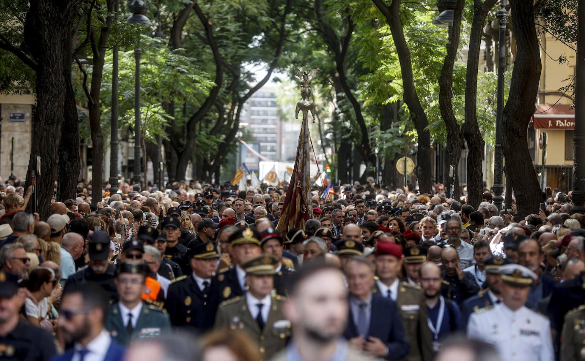 Procesión cívica del 9 d'Octubre por Valencia.