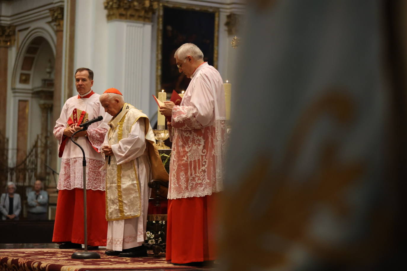 El cardenal Antonio Cañizares preside el acto en la Catedral de Valencia.