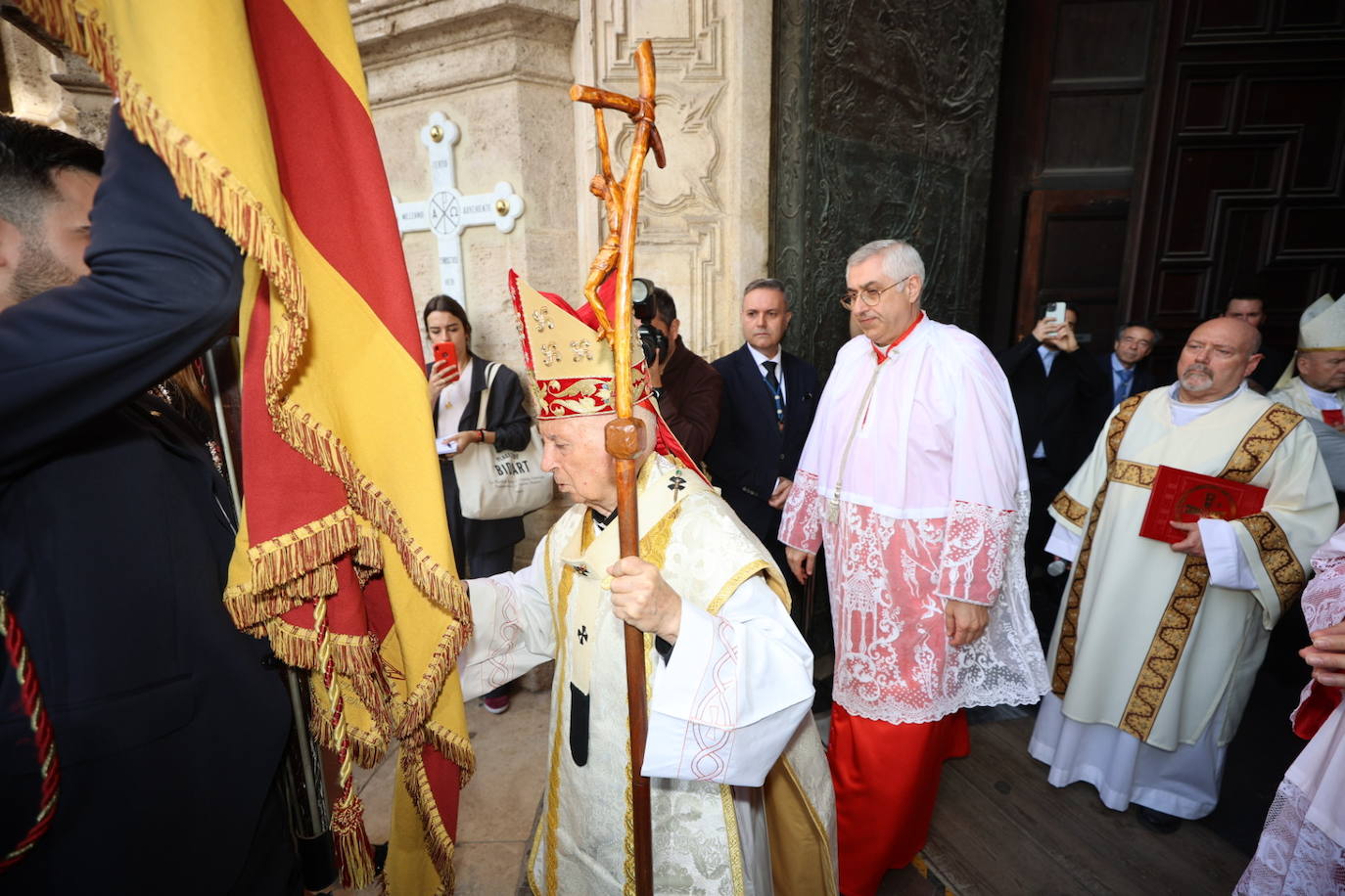 El cardenal Antonio Cañizares preside el acto en la Catedral de Valencia.