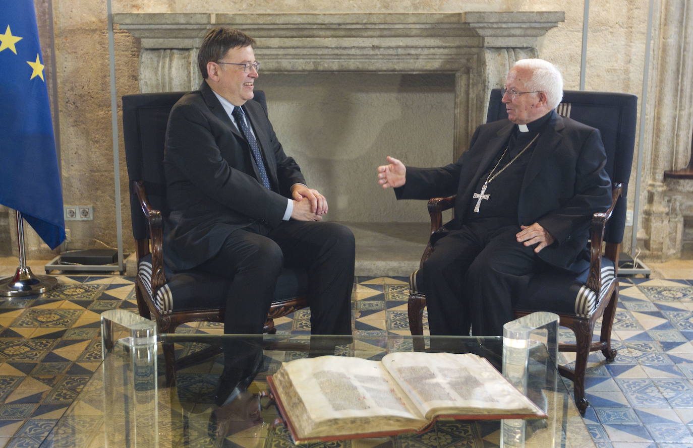 Agosto de 2015. El president de la Generalitat Ximo Puig y el arzobispo de Valencia Cañizares durante una reunión que han mantenido.