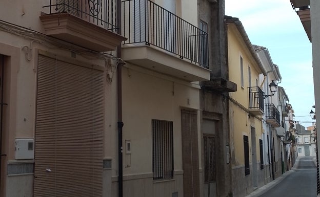 Calle y casa en la que se crio Enrique Benavent. 