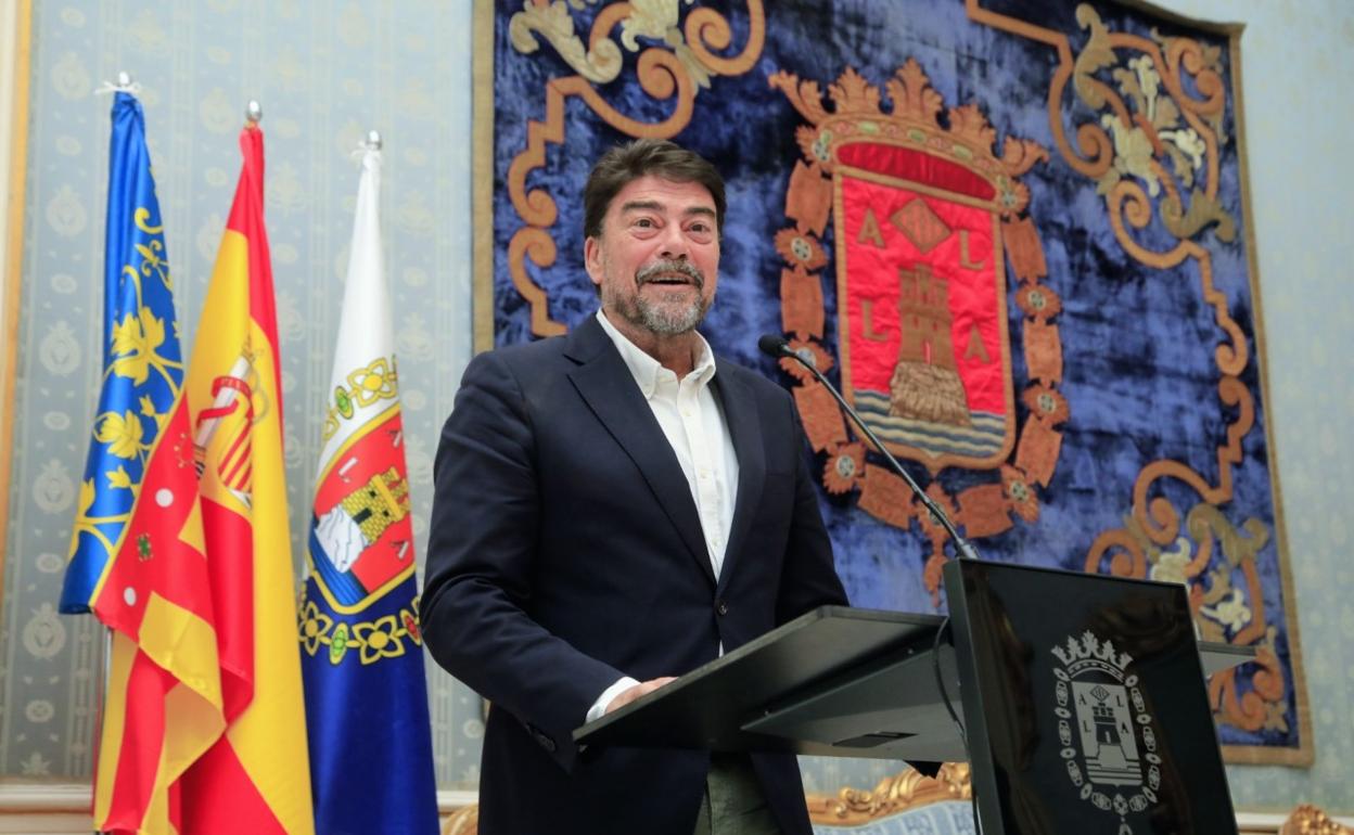 Barcala, durante una intervención en el Ayuntamiento de Alicante. 