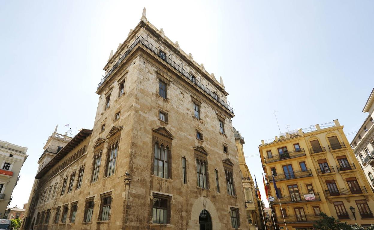 Vista del Palau de la Generalitat desde la plaza Manises.