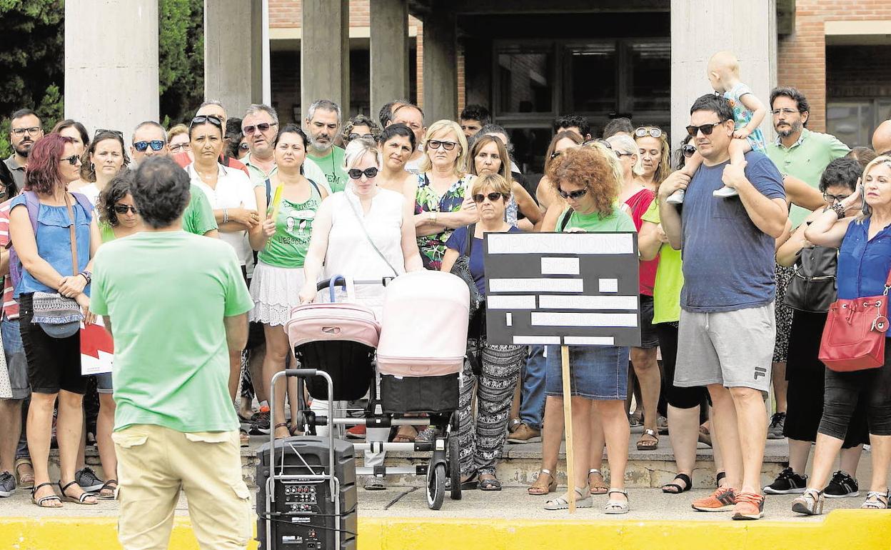 Protesta organizada por el STEPV en la conselleria de Educación, en una imagen de archivo. 