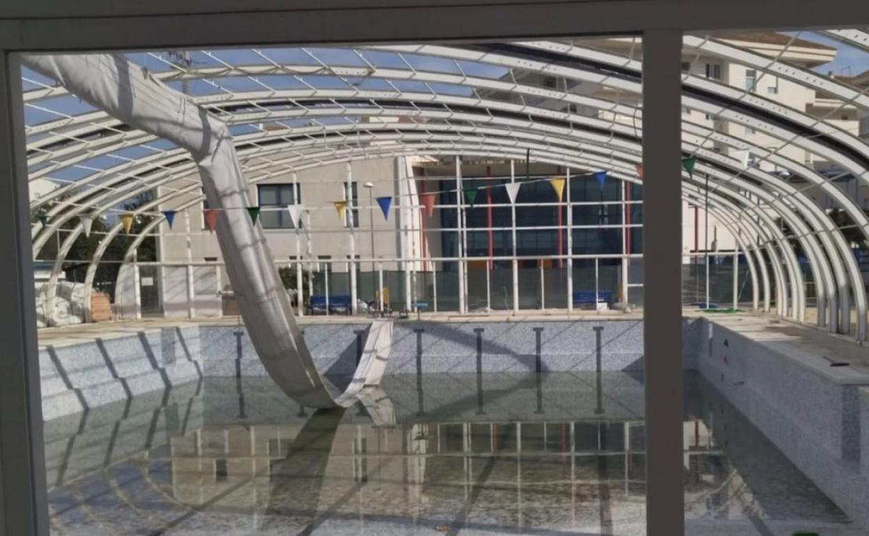 Imagen de archivo de la piscina municipal de Altea