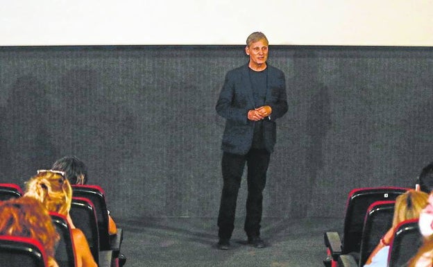 El actor Viggo Mortensen, con los espectadores de los Babel.