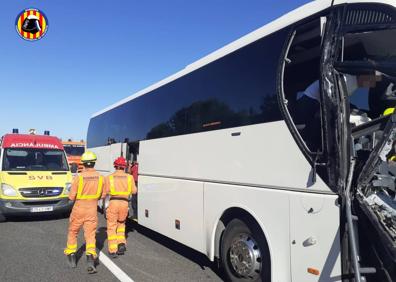 Imagen secundaria 1 - Accidente A-7 en Beneixida | 18 heridos tras el choque entre un autobús y un camión en la A-7 a la altura de Beneixida