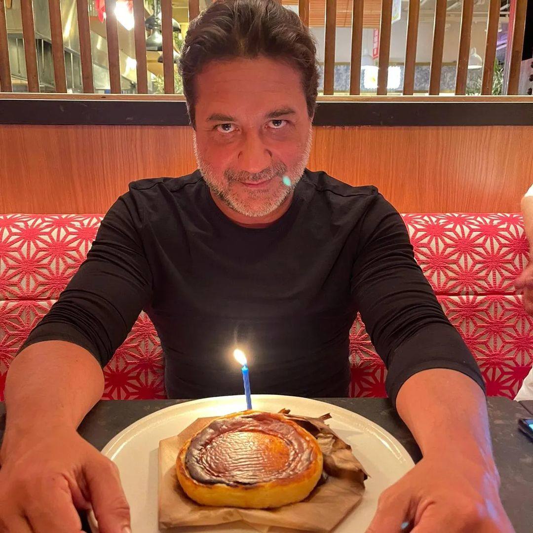 Enrique Arce celebrando su cumpleaños en Nueva York.