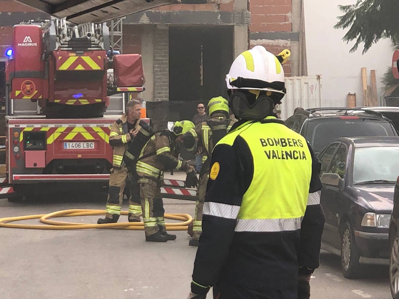 Fotos: Incendio en un garaje en Alboraya (16/10/2022)