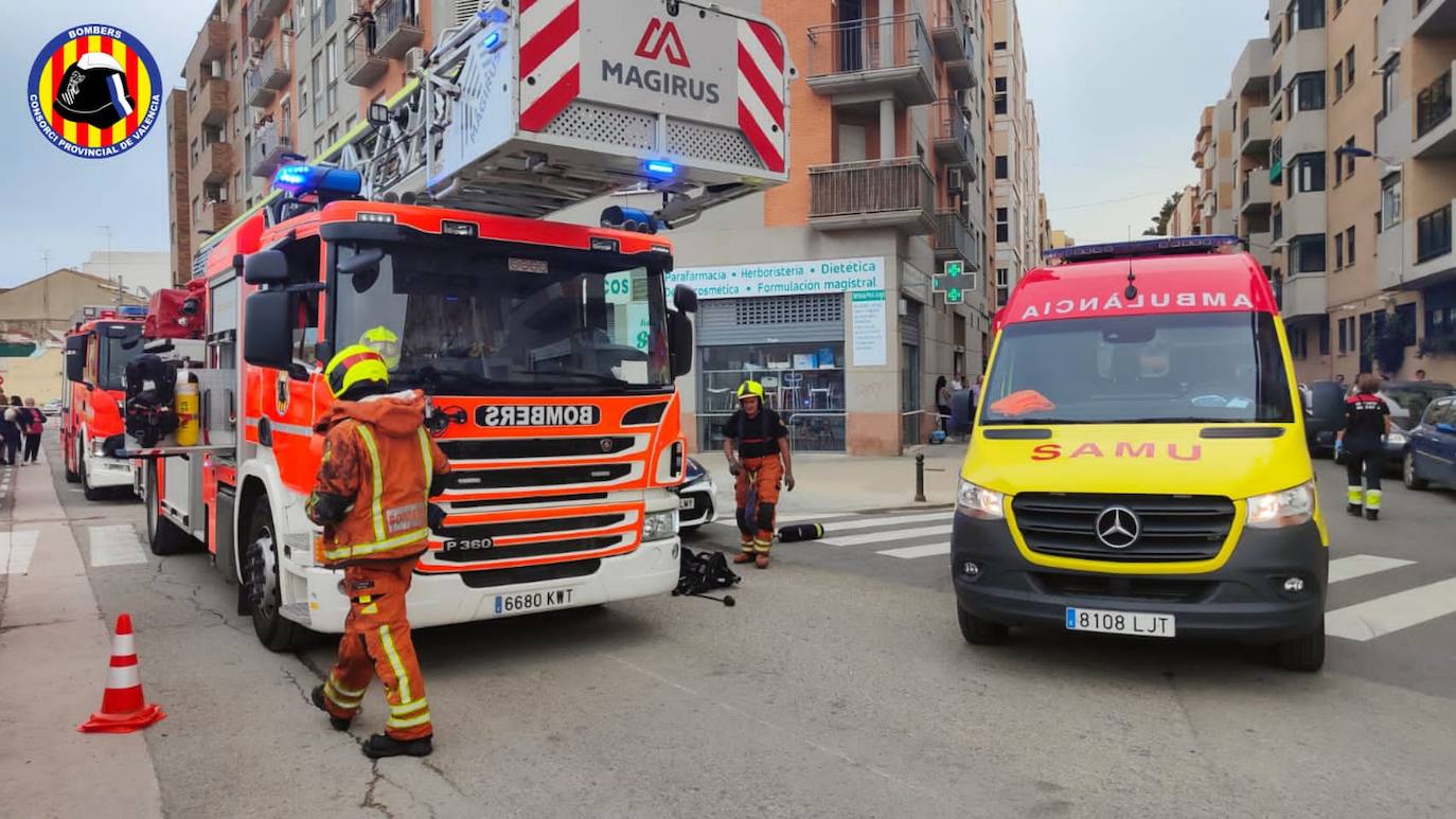 Fotos: Incendio en un garaje en Alboraya (16/10/2022)