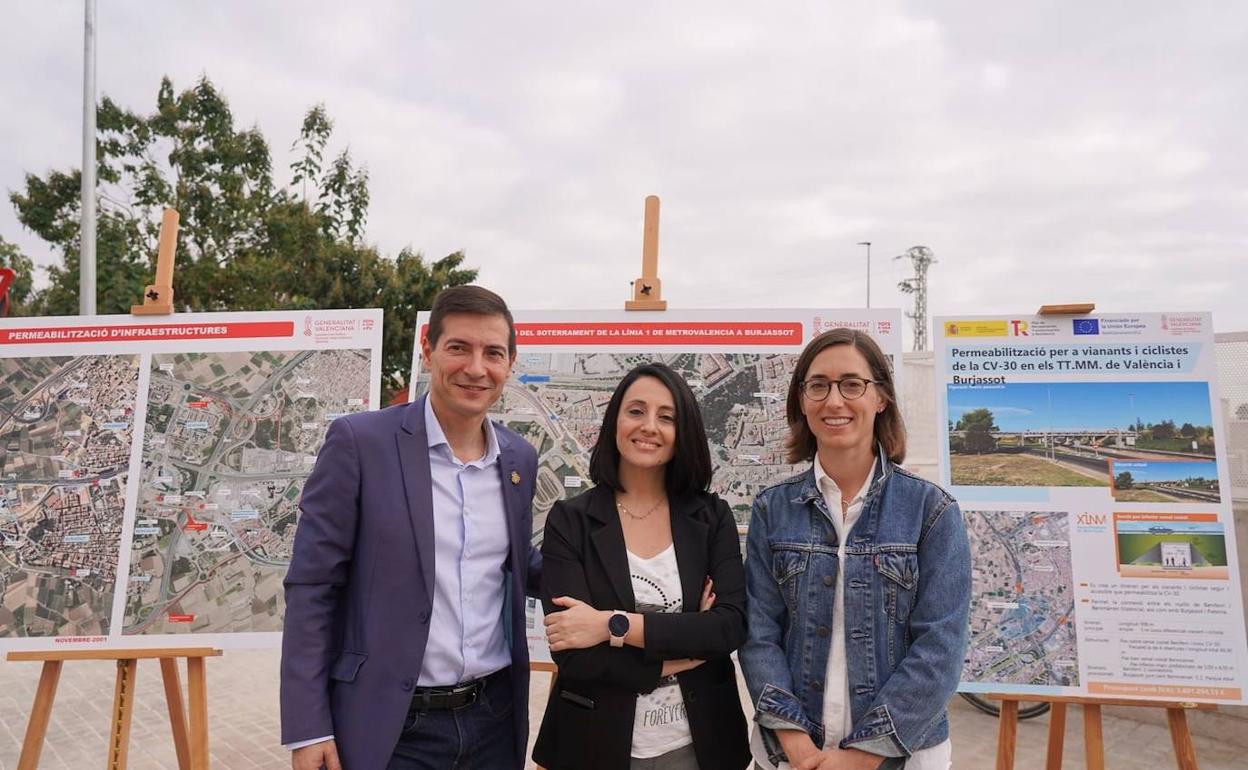 La consellera Rebeca Torró, el alcalde Rafa García y la directora general Roser Obrer. 